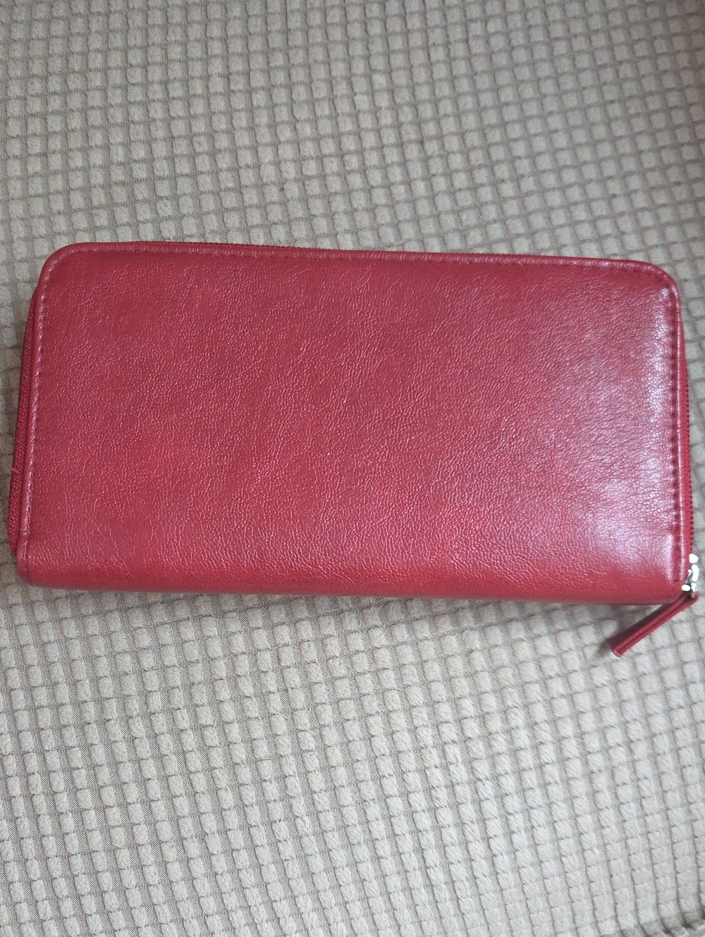 Kenneth Cole Reaction Red Leather Zip Wallet with Logo Plaque - Picture 2 of 7